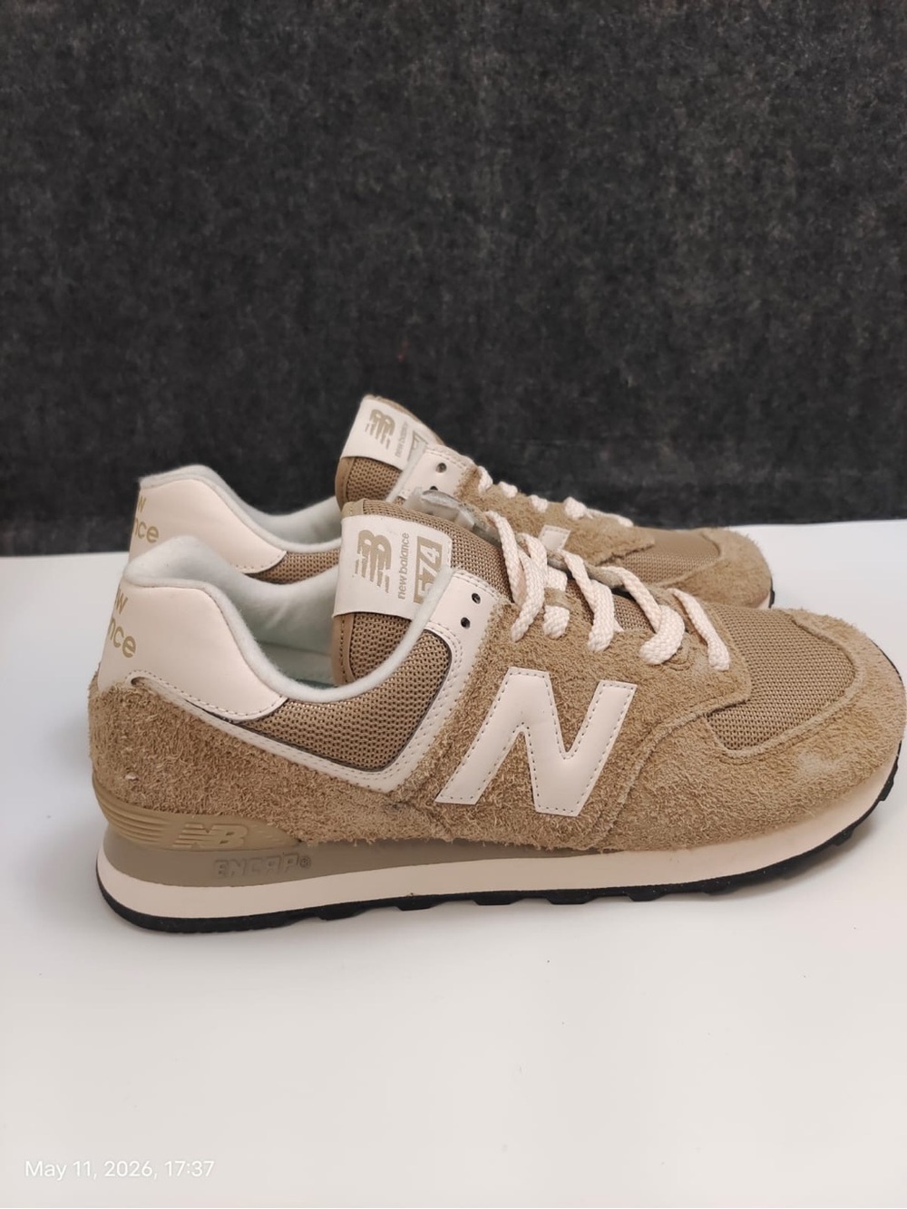 NWOB New Balance 574 women Size 12 / Men 10.5  Beige/ Nb White